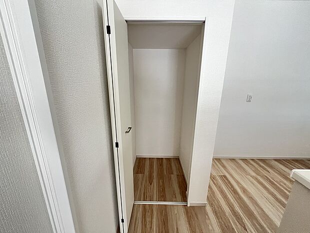 【収納】キッチン横　収納スペース