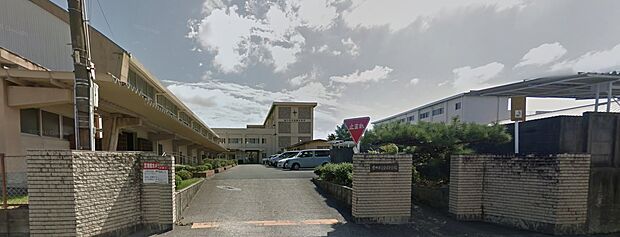 金屋中学校(約2,300m)