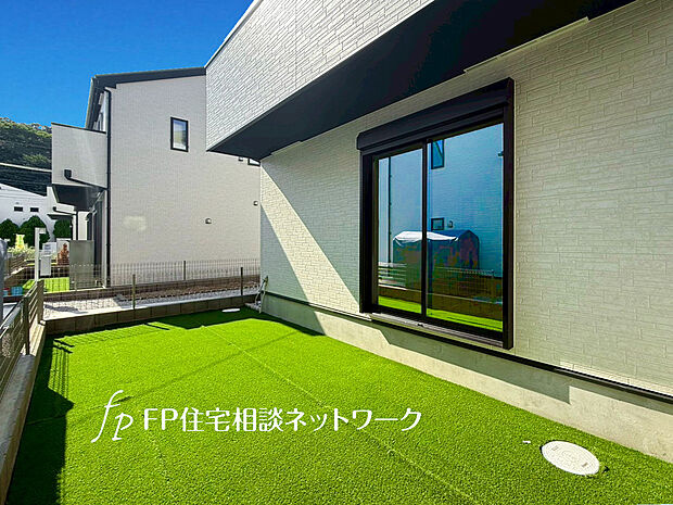 四季の移り変わりを感じられる贅沢な空間。緑の潤いを感じられる環境でホッと生活できそうです。お好みの木々やお花を植えられるスペースもありますので、ちょっとしたガーデニングも楽しめます。