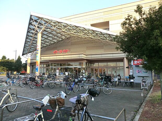 イトーヨーカドー川崎店まで450m。売り場が広く品揃え豊富な大型スーパー。衣料品、生活雑貨、インテリアなど取扱い豊富、100円ショップや本屋、飲食店も入っています。営業時間は10時～21時。