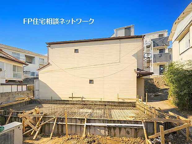 閑静な住宅地で子育て家族にピッタリ。毎日のお散歩も快適な緑に恵まれたエリアで、自然に包まれた穏やかな暮らしを実現するための、ゆとりある住環境が整っています。緑の潤いを感じながらホッと生活できそう。