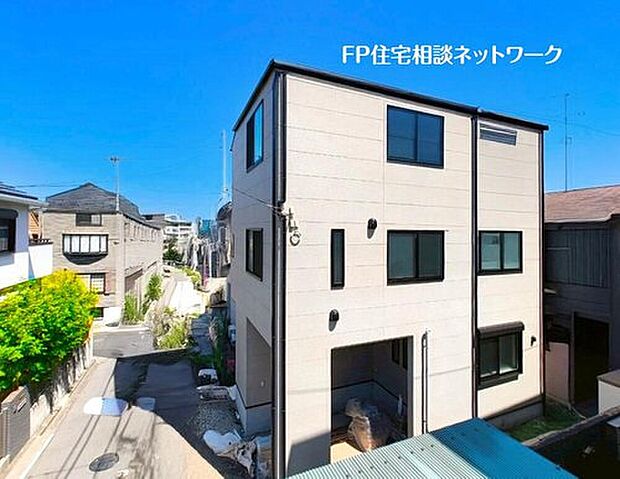【類似外観同仕様】施工例のため分譲中の建物とは外壁、屋根開口部等の形状・仕様が異なります。