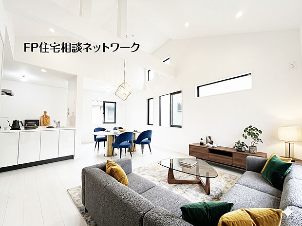 ～リビング～
本画像はAIがCGで家具や小物を作成しており、実際の現地には設置されておりません。また、販売価格には含まれておりません。