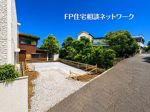 駅まで徒歩6分の通勤通学に便利な好立地!忙しい朝や遅い帰宅時にも嬉しいですよね!急な雨にもほとんど濡れずに駅から家まで着いてしまう距離です。