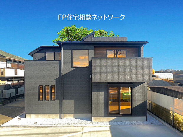 ～同施工外観～施工例のため分譲中の建物とは外壁、屋根開口部等の形状・仕様が異なります。

