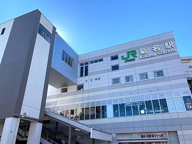 「菊名」駅まで1400m。東急東横線とJR横浜線が交差する交通アクセスが最大の魅力の「菊名」駅。渋谷や横浜への通勤・通学もらくらく1本で。駅周辺は生活施設が整いつつ、閑静な住宅街が広がります。