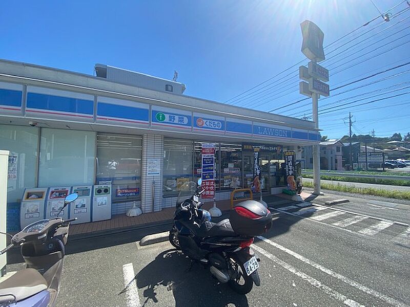 【車・交通】ローソン横浜美しが丘四丁目店