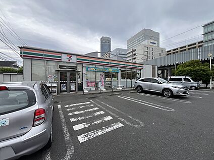 セブンイレブン新横浜駅東店 650ｍ