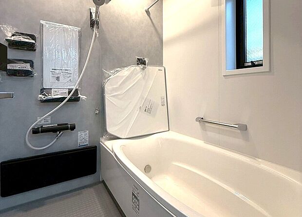 【浴室テレビ】テレビを見ながら入るお風呂は何とも贅沢な時間です。お子様もテレビの途中でもちゃんとお風呂に入ってくれます。また、長い時間の半身浴はテレビを見ていると時間を忘れてしまいますね。