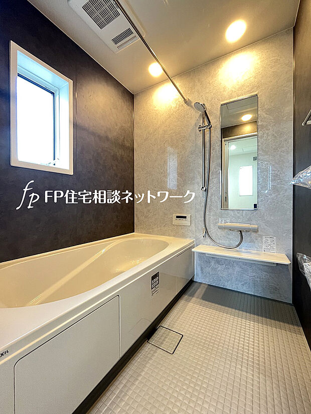 【浴室暖房換気乾燥機】カラッとしない日が続き、外干しで乾きにくい時季などに重宝する、浴室換気乾燥機。花粉シーズンや早く乾かしたい時など、様々な場面で家事の効率もUPします。さらにヒートショック対策にもなる大切な設備です。