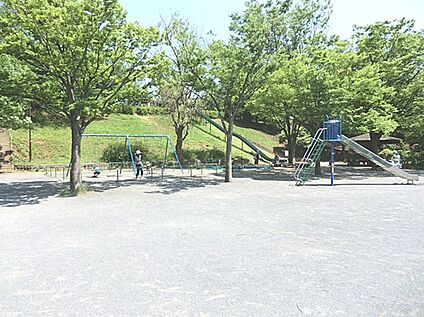 新石川公園 700ｍ