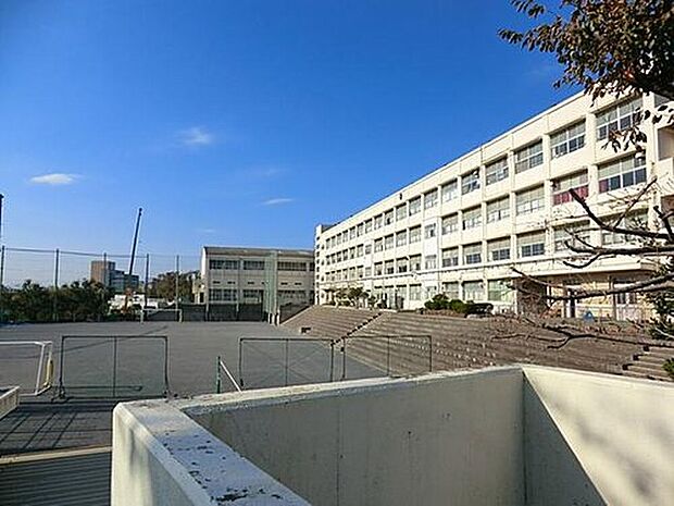 横浜市立篠原中学校(約550m)