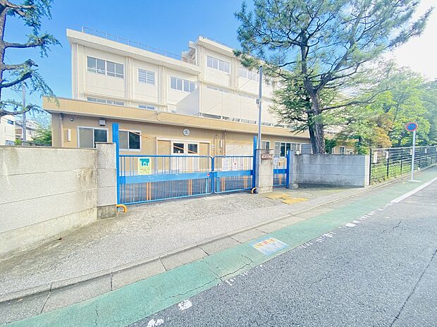 川崎市立梶が谷小学校（約130m）