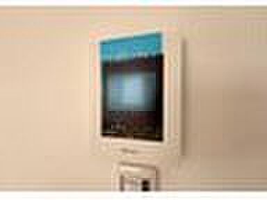 【モニター付きインターホン】モニター付インターホンが標準仕様です。戸建暮らしだと、集合住宅に比べ、より不安になりがちな防犯面、目で確認できるからあんしんです。