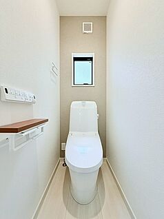 温水洗浄暖房便座機能付きトイレ