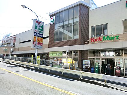 ヨークマート妙蓮寺店 550m