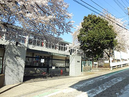 横浜市立港北小学校 650m