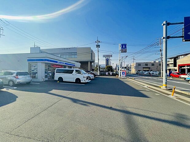 ローソン横浜都筑池辺町店(約600m)