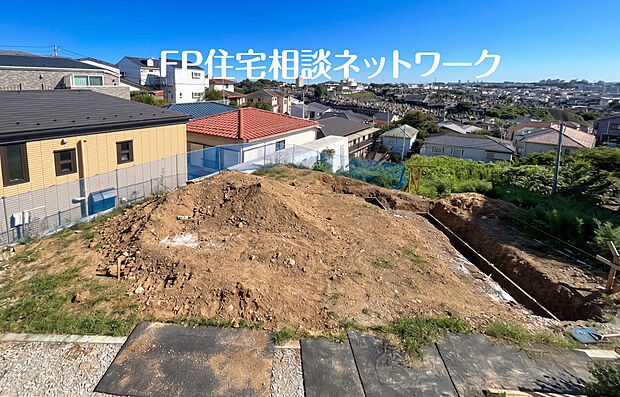 【開放的を感じられる立地】西側が開けている開放感のある立地。プライバシーを確保しながら、広い空を感じることができそうです。