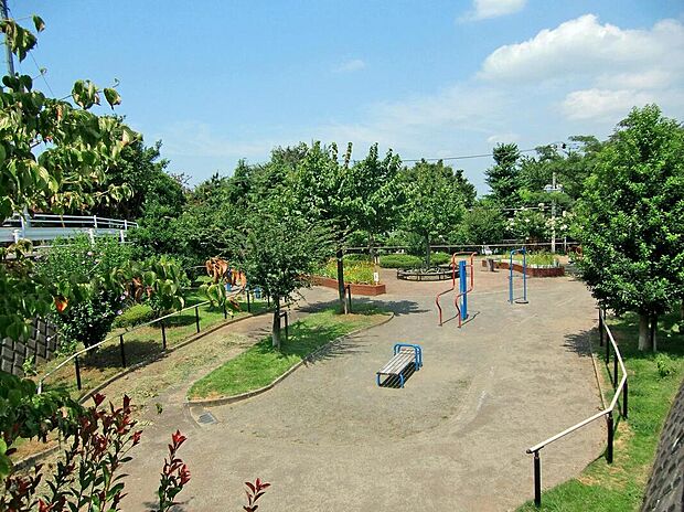 境之谷公園(約160m)