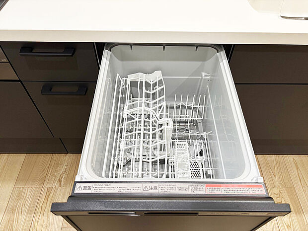 【食器洗浄乾燥機】あったらいいなの代表的な設備である食洗機。ビルトイン型なので、おさまりもよく、使い勝手も良好です。