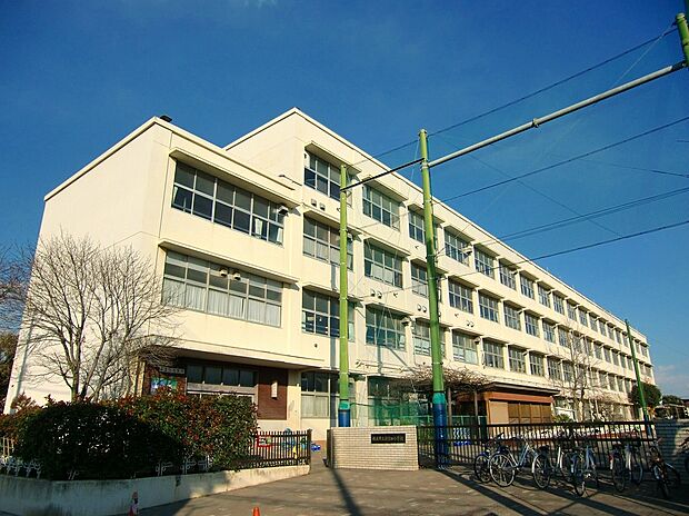 横浜市立新吉田小学校(約850m)
