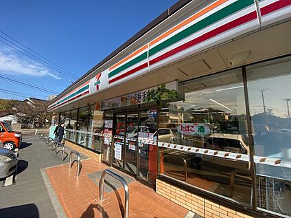 セブンイレブン横浜新吉田1丁目店 600m