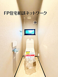 温水洗浄暖房便座機能付きトイレ