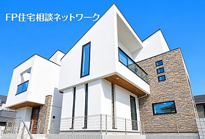 ～スタイリッシュな外観　同施工外観～