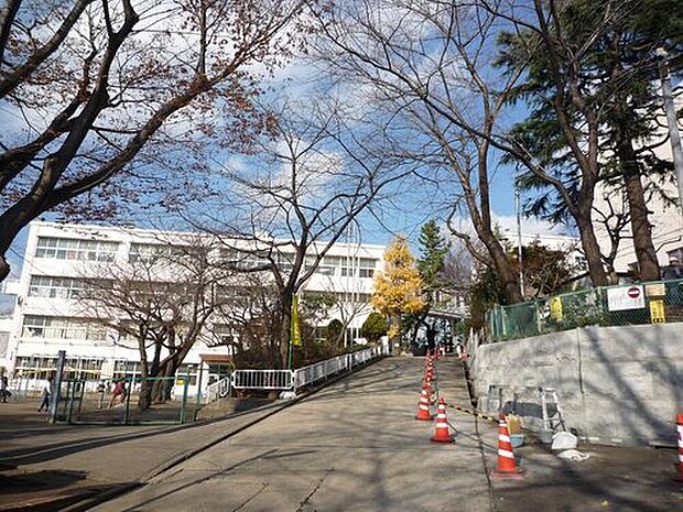 横浜市立菊名小学校(約800m)
