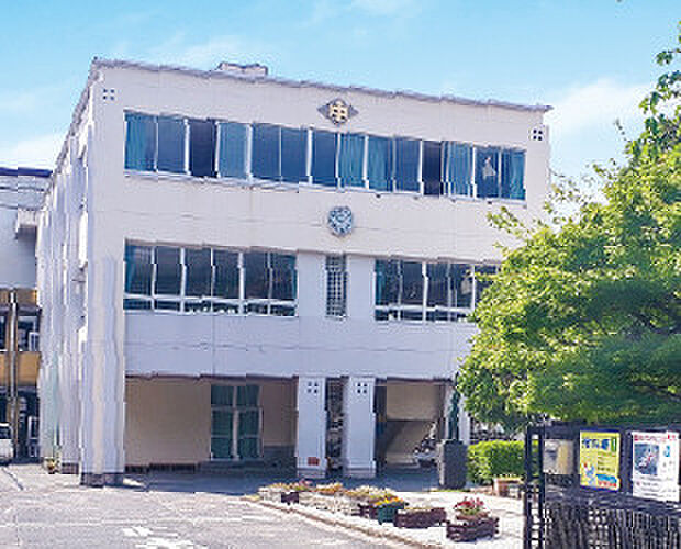 小郡中学校(約2m)