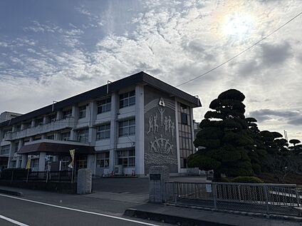 平川小学校 790ｍ～860ｍ(徒歩10～11分)