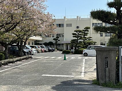 華城小学校 約550m(徒歩約7分)