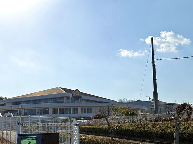 黒石中学校（約1,300m）