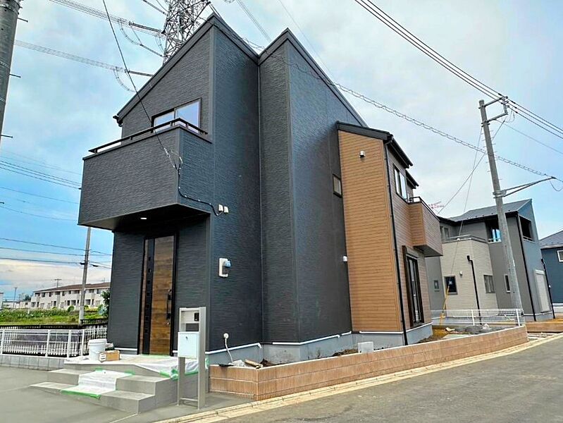 シンプルで落ち着きのある建物は住むかたの個性でオリジナルなものになっていきます。 