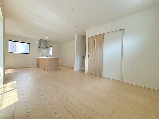 【施工例】
■モデルハウスのご案内や、ショールームにてキッチン等水回り設備や、フローリング等の建材や外壁材の実物をご覧頂けます
■お気軽にお問合せ下さい