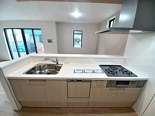 並列駐車２台/ＬＤＫ１６～１９帖/各棟異なるプラン/非常時も安心な太陽光パネル その他