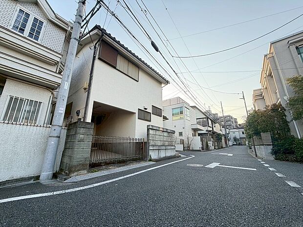 【前面道路含む現地写真】
設計事務所ならではの１人１人に合ったプランのご提案をさせて頂きます。