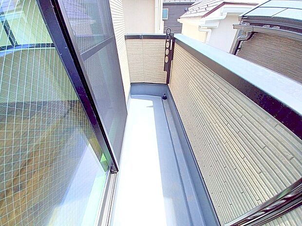 【バルコニー】望に優れ開放感と陽射しを堪能できる南面バルコニー(令和7年5月23日撮影)