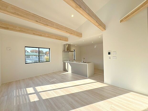 【E号棟ＬＤＫ】陽当たりとプライバシーが守られる２階リビング♪