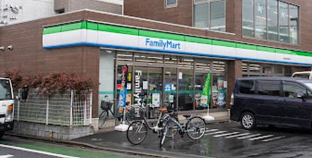 ファミリーマート小浦世田谷梅丘店(約660m)