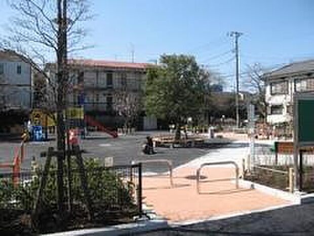 世田谷区立はなみずき公園(約300m)