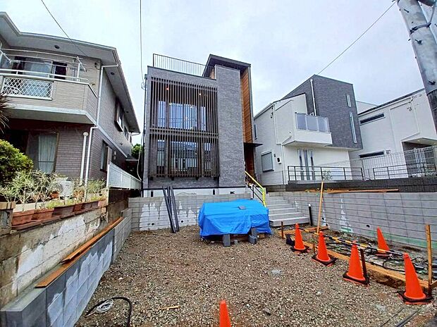 【外観】並列駐車2台可能なお住まいです