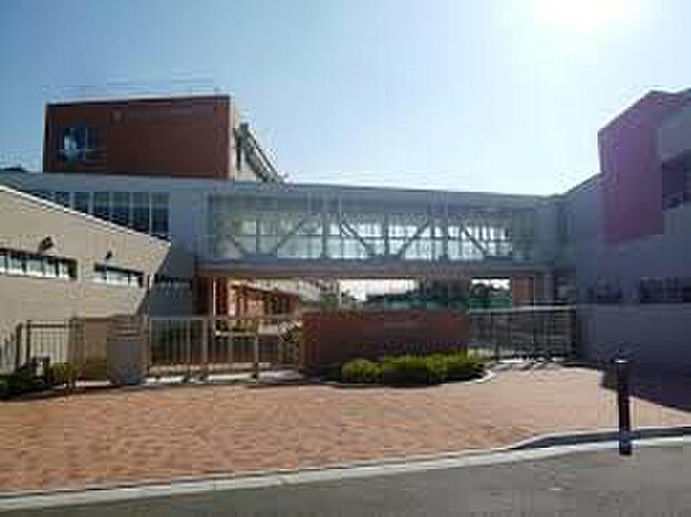 世田谷区立桜木中学校(約385m)