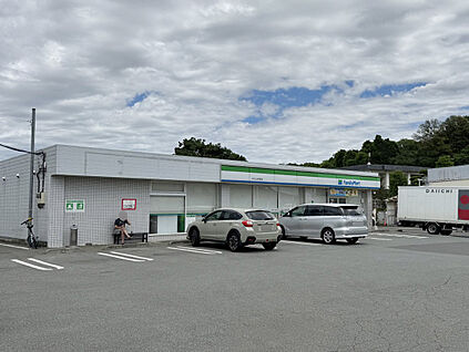 ファミリーマート小平上水本町店 549ｍ(徒歩7分)