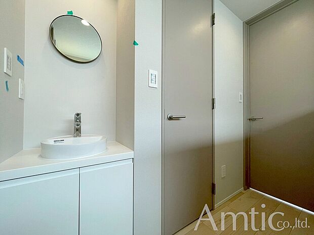 【2号棟シャワールーム】メインの浴室の他に、洗面化粧台、トイレ、シャワールームを別で確保しました♪