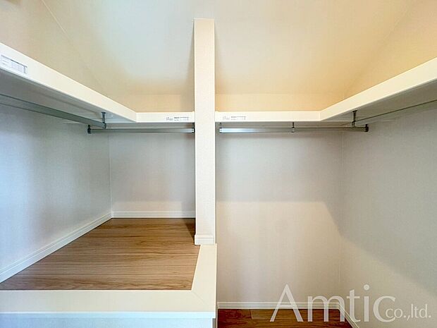 【WIC】2階約7.0帖の洋室には、衣類の他に季節物の家具や寝具など、たっぷり収納できる嬉しい「WIC」