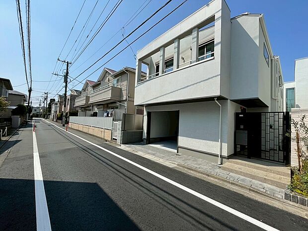 【前面道路含む現地写真】堂々完成、即ご案内可能です。