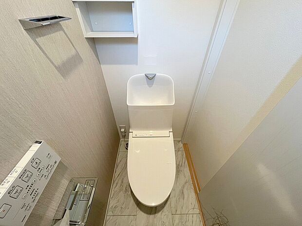 【トイレ施工例】■モデルハウスのご案内や、ショールームにてキッチン等水回り設備や、フローリング等の建材や外壁材の実物をご覧頂けます
■お気軽にお問合せ下さい