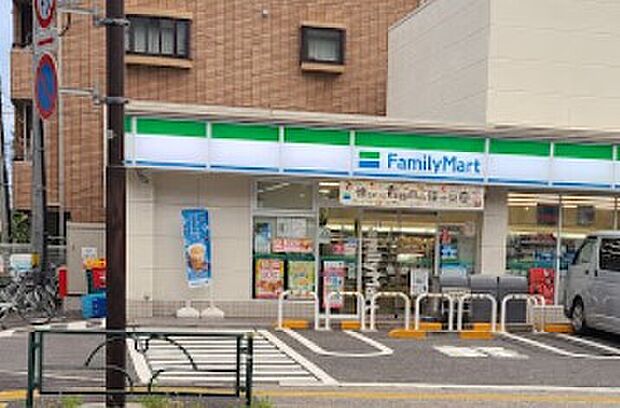 ファミリーマート世田谷二丁目店（約414m）